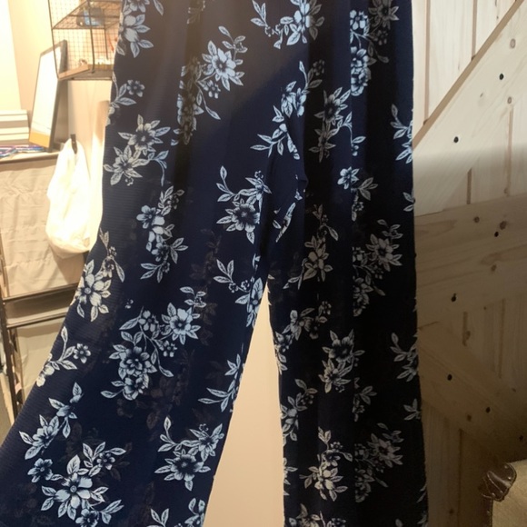 Jumper - Picture 2 of 2